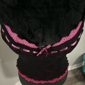 Elegant Black and Pink Lace Trim top